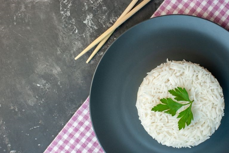 uprawa ryżu ryż podany na talerzu